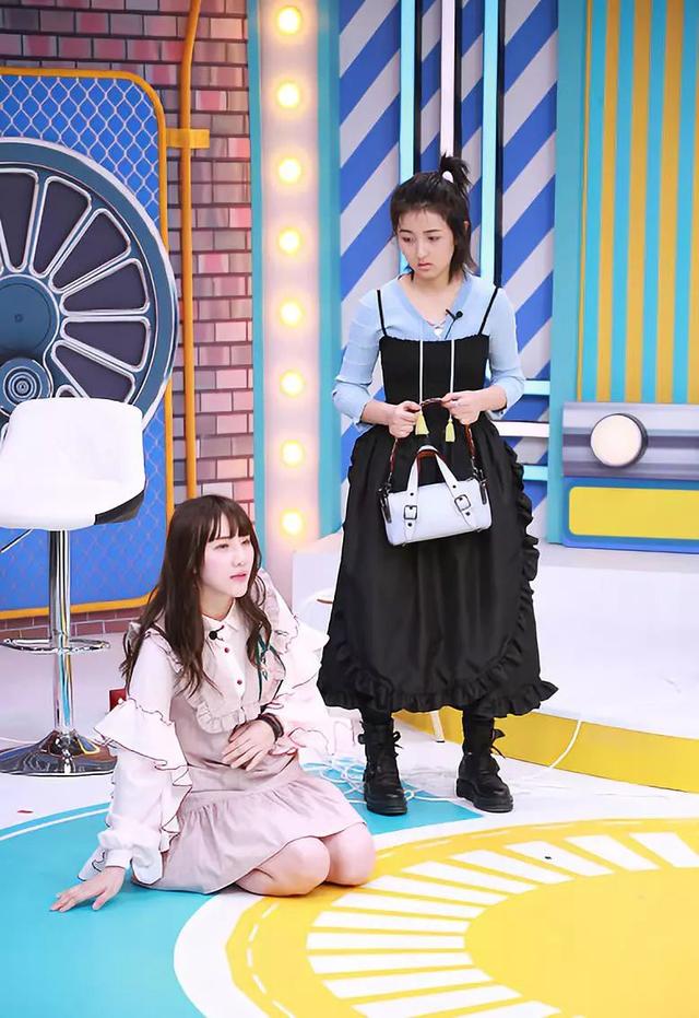 17岁的张子枫为黑眼圈操碎了心,而你还在没日没夜加班玩游戏?