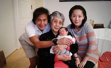 知名导演60岁得女，小30岁娇妻身材惹火，“父女恋”疑奉子成婚