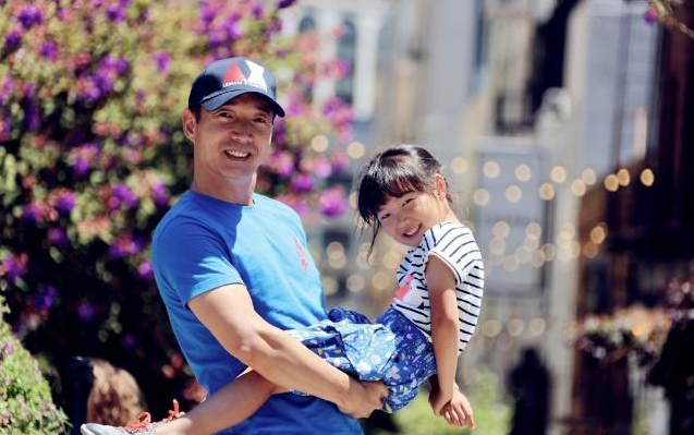 他是曾黎前男友,被韩国美女倒追,从机修工到影帝的他有何魅力?