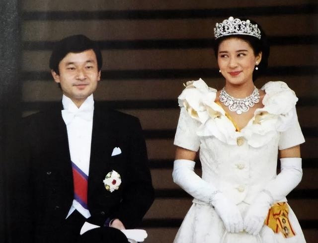 文仁亲王：身高175野心勃勃，41岁生子成皇嗣，喊话哥哥早点退位