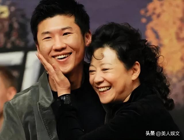 著名演员王馥荔:丈夫为娶她被开除,如今儿子成了她的骄傲