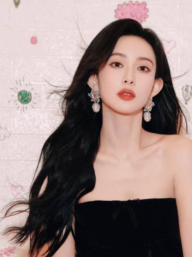 孟子义：《你好星期六》舞台上的暗夜精灵