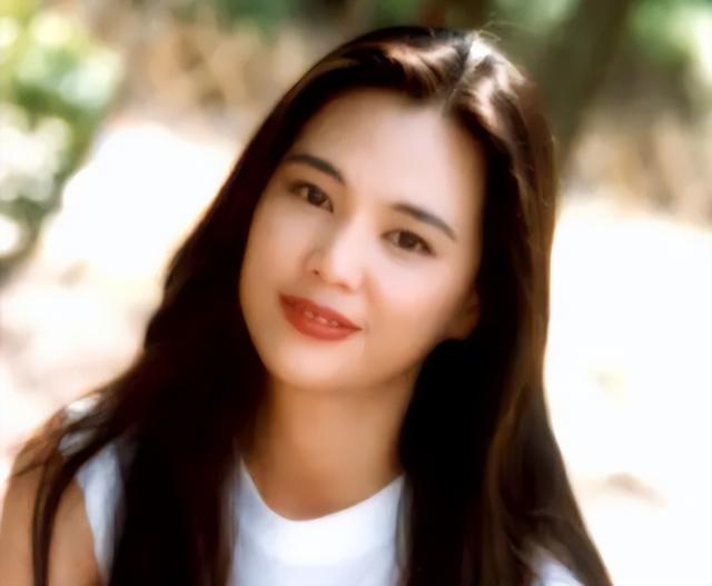 52岁王馨平自曝确诊!喉咙不适在酒店隔离,上月2位亲人接连去世