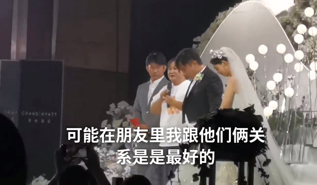 喜剧演员张泰维大婚！老板贾玲亲自到场证婚，泪洒台上送新人祝福