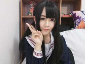 轩墨(盘点几位很火的“女装大佬”，艾比身材窈窕，而他你爱的模样都有)