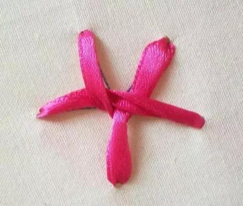 美不胜收的丝带绣,会不会针法都可学会,快收藏!附7款花叶针法