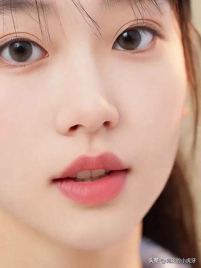 性感丰满 嘴唇丰厚饱满 具有性感魅力