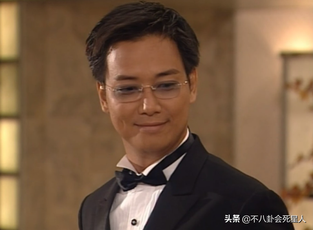 TVB的“斯文败类”，因咸猪手事件退圈，如今卖保险发福变肿