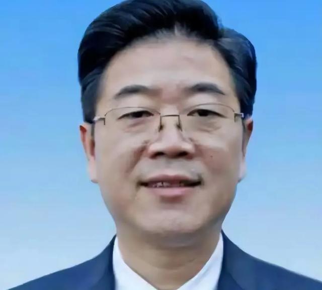 李亿龙“衣冠禽兽”行径曝光，家族式腐败成最强黑金帝国