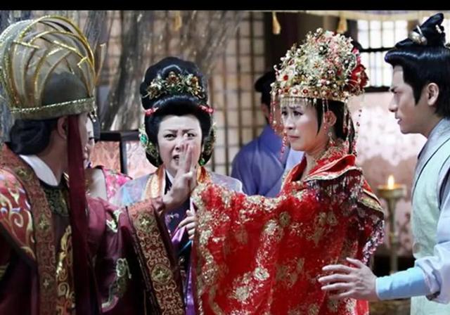 真正的薛平贵已经战死沙场，回来的只不过是满怀歉意的西凉王