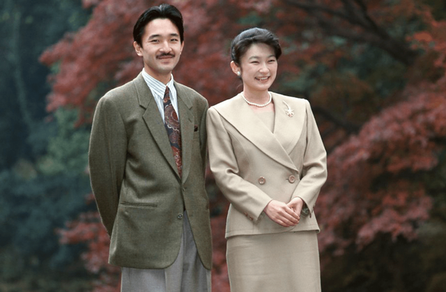 文仁亲王：身高175野心勃勃，41岁生子成皇嗣，喊话哥哥早点退位