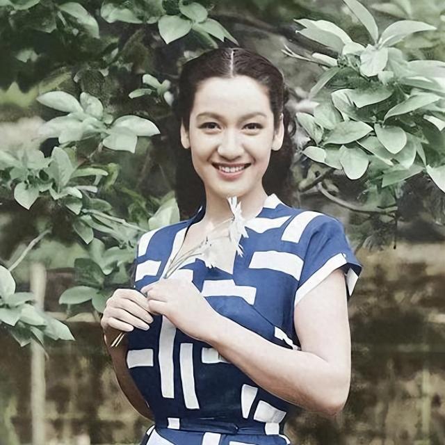 昭和女神原节子的照片，正是因为她，麦克阿瑟放了裕仁天皇一马