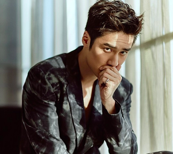 蒋劲夫近况曝光,胳膊大腿满是纹身被指吓人,打扮邋遢目光呆滞