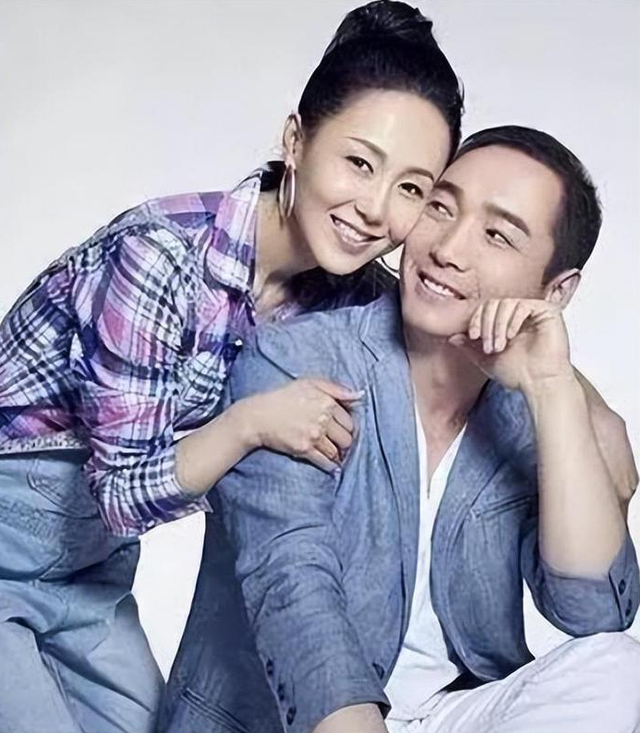 他是曾黎前男友,被韩国美女倒追,从机修工到影帝的他有何魅力?