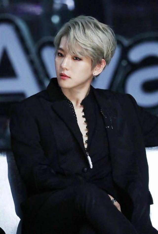 男SOLO专辑排行榜,边伯贤空降第一,数据力压第二名强势断层