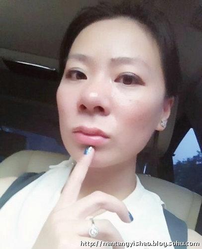 35岁华少的妻子秦利鸽近照