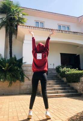 翘屁美女(迪丽热巴秀身材拉仇恨，纤腰细腿小翘臀，背后视角更迷人)