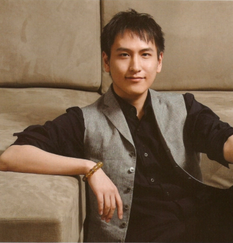 18岁当汤臣总裁:身价千亿颜值爆表,和王思聪有“天壤之别”