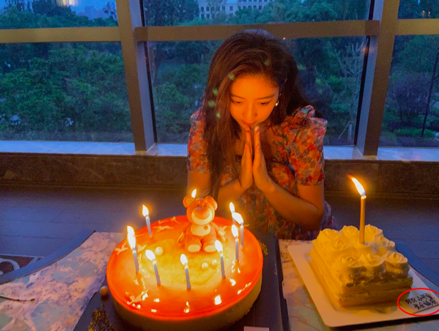 曝19岁灵超与张雅钦恋爱！两人同款被扒，女方曾用其私照当头像