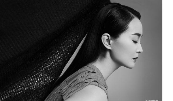 王艳带儿子拍时尚大片！12岁球球身高赶超妈妈，穿成衣时尚感爆棚