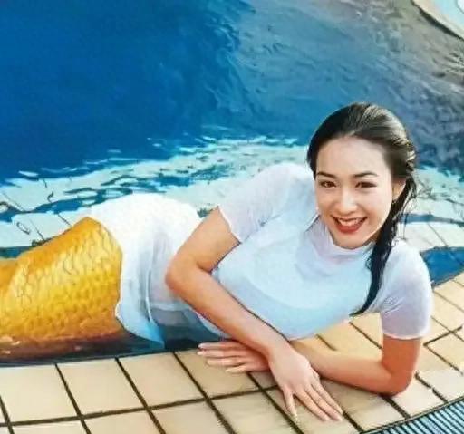 钟丽缇被骂“风流”20年,三婚两离嫁小12岁老公,她真的做错了吗