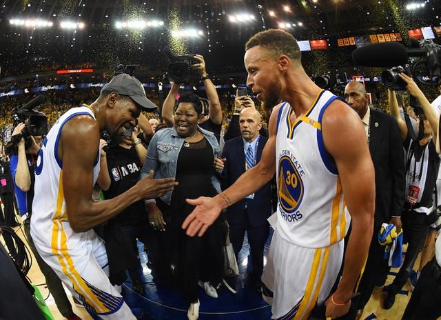 约基奇8年前坐稳首发后队友今何在？6人来过CBA 高圆圆正练习柔术