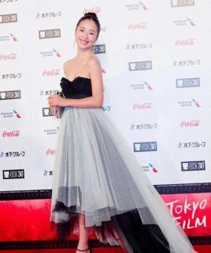 江一燕老公(江一燕承认已婚育女老公身份被扒，他们年龄竟然相差12岁)