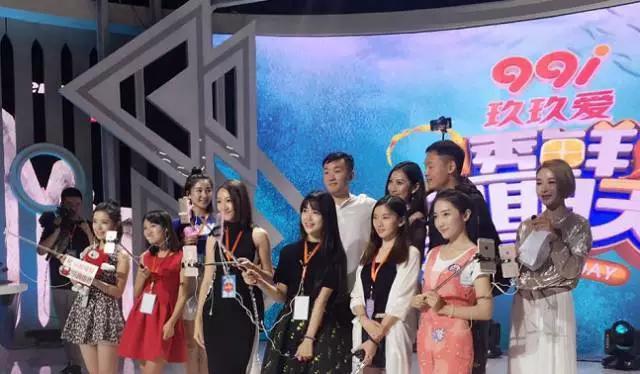 《透鲜滴星期天》迎来直播网红进场，自制类综艺优势凸显