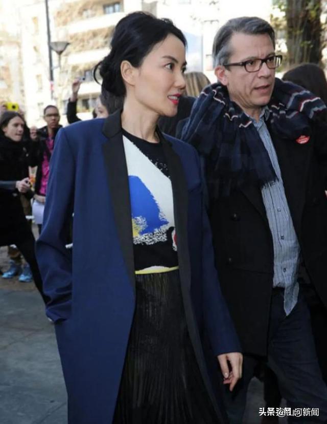 44岁的张柏芝和44岁时的王菲，一个僵硬不自信一个美成代名词