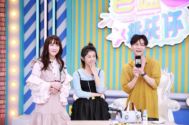 17岁的张子枫为黑眼圈操碎了心,而你还在没日没夜加班玩游戏?