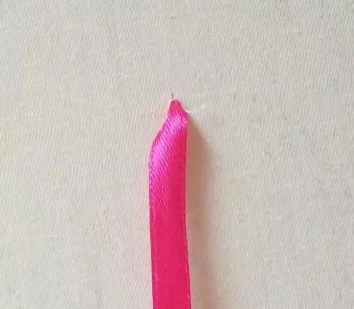 美不胜收的丝带绣,会不会针法都可学会,快收藏!附7款花叶针法