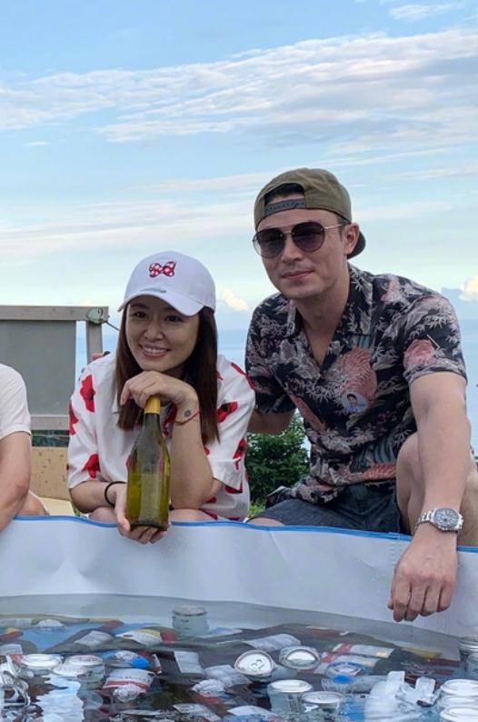 40岁霍建华变大饼脸，发福成油腻大叔，44岁林心如状态却如少女