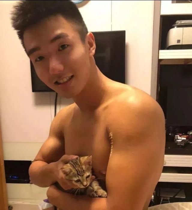 奶凶小狼狗和教练“基情”满满， 真是个单纯大男孩！