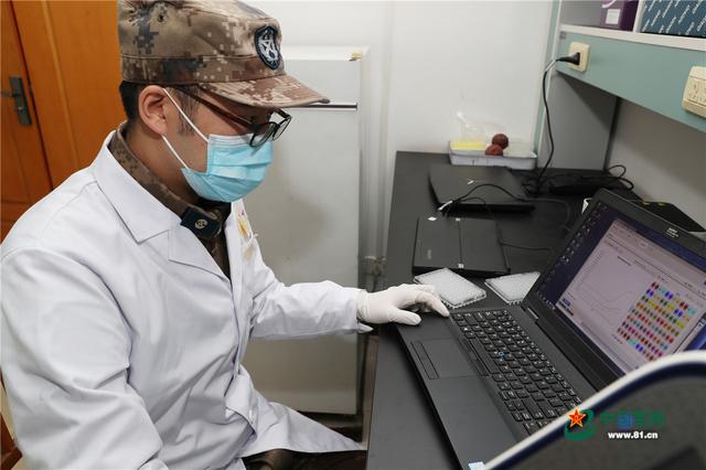 文职博士后张章：12年后，他终于和战友并肩上战场