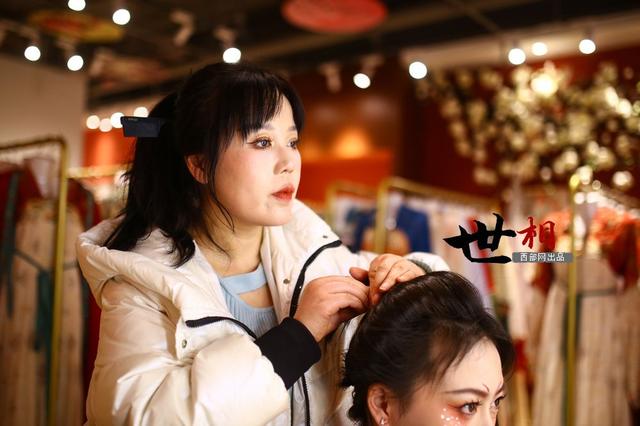 世相丨汉服妆造师萱萱：复原旧颜 为传统文化“妆”点