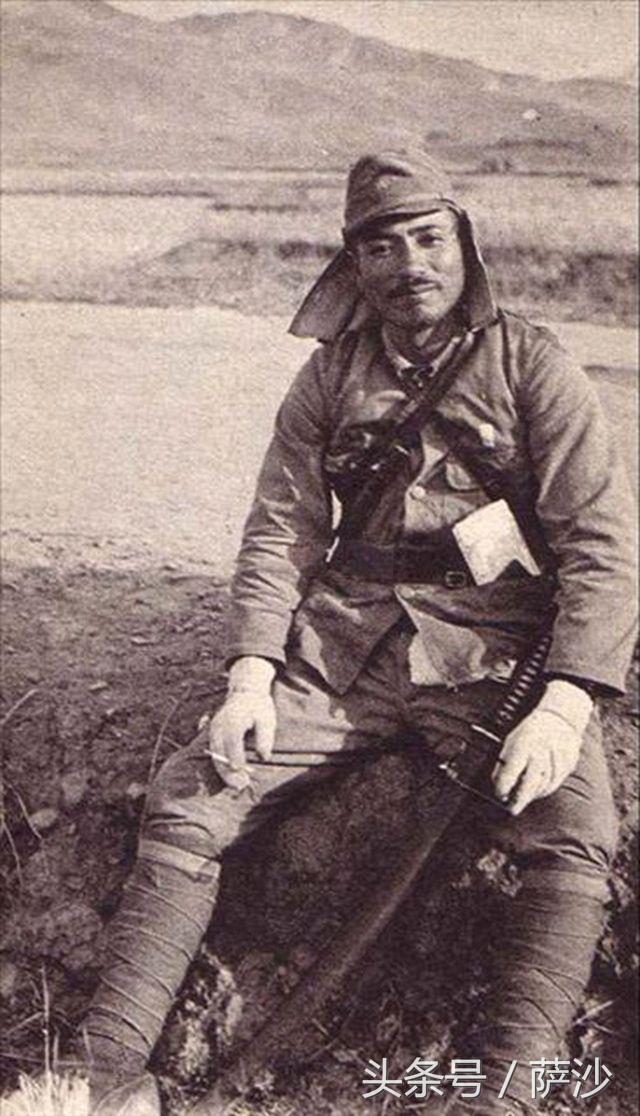 日本鬼子脑袋后面两片布是什么东东?日军独有的屁帘