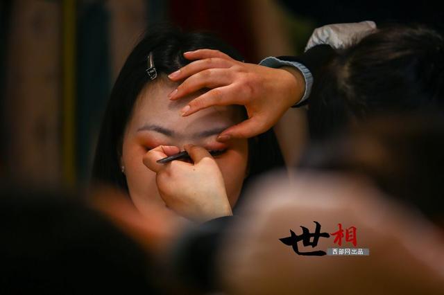 世相丨汉服妆造师萱萱：复原旧颜 为传统文化“妆”点