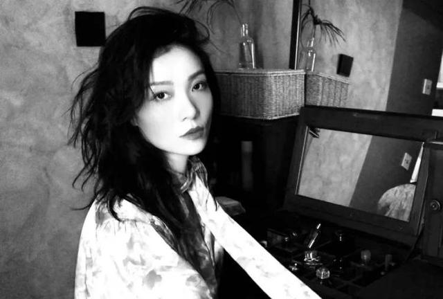 最会演野生美人的，齐溪算一位