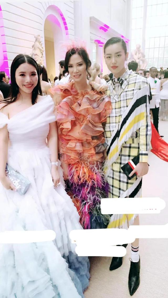 名媛舞会上的中国名媛：袁九儿与陈凯歌儿子传绯闻，余晚晚赚1亿