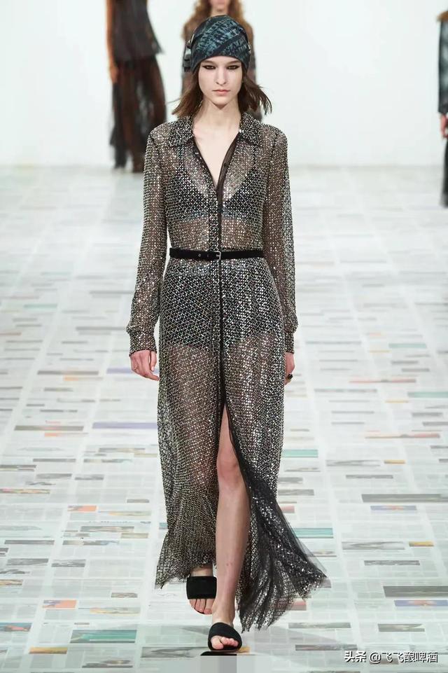 日婆大方秀孕肚,同样都是女明星怀孕,内娱咋是另一翻景象?