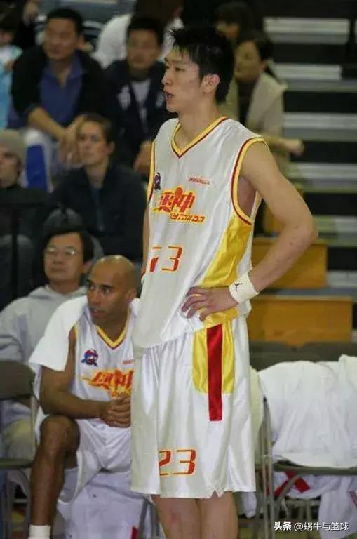 最特殊的后卫,获得3500万元却打不了球,和CBA最美太太分居多年