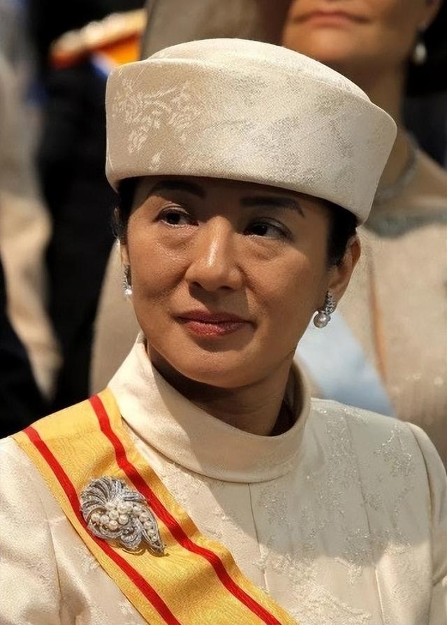 文仁亲王：身高175野心勃勃，41岁生子成皇嗣，喊话哥哥早点退位