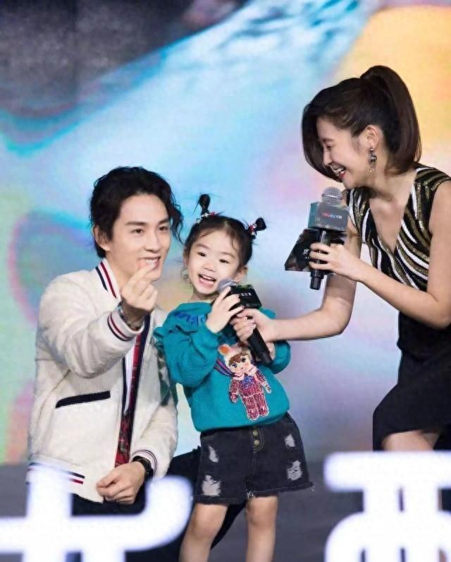 戚薇和李承铉生的小luky可爱至极