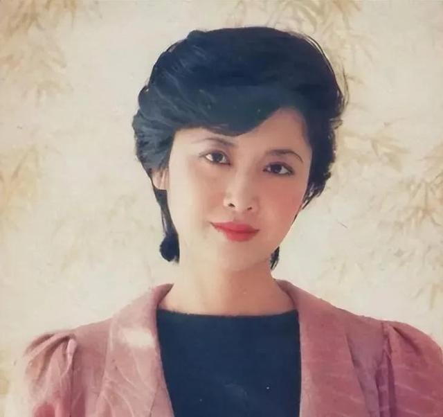 她是中国第一美女,结2次婚都没孩子,如今72岁仍美得让人羡慕!