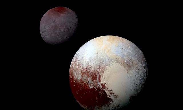 月球为啥分毫不差的以同一面对着地球？其实这并不是什么巧合！