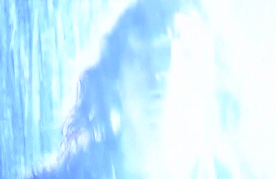 97版和03版乔峰放在一起，音乐一响，吹风机一动，差距就出来了