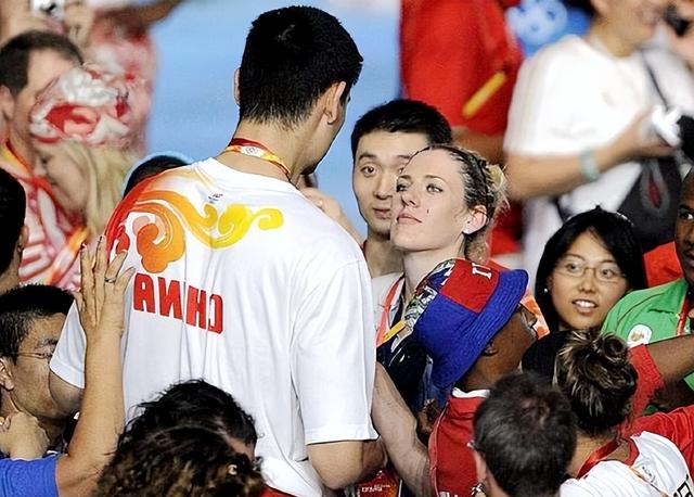 相比与劳伦，姚明选择叶莉才是明智的，但女儿的美国国籍惹争议