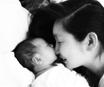 秦海璐41岁高龄拼二胎?与大7岁老公现身医院,小腹隆起疑有身孕