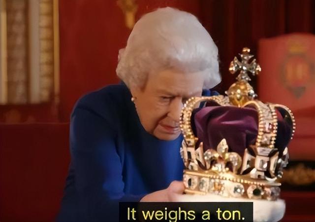 别低头，王冠会掉！18年女王吐槽1.28公斤的帝国王冠：会压断脖子