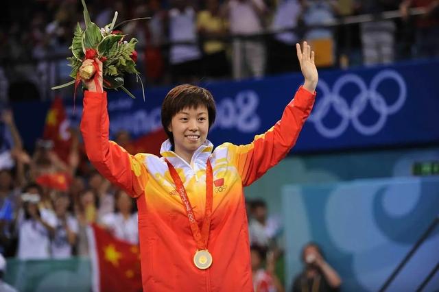 张怡宁：28岁时嫁48岁的300亿富豪，昔日世界冠军做起了家庭主妇